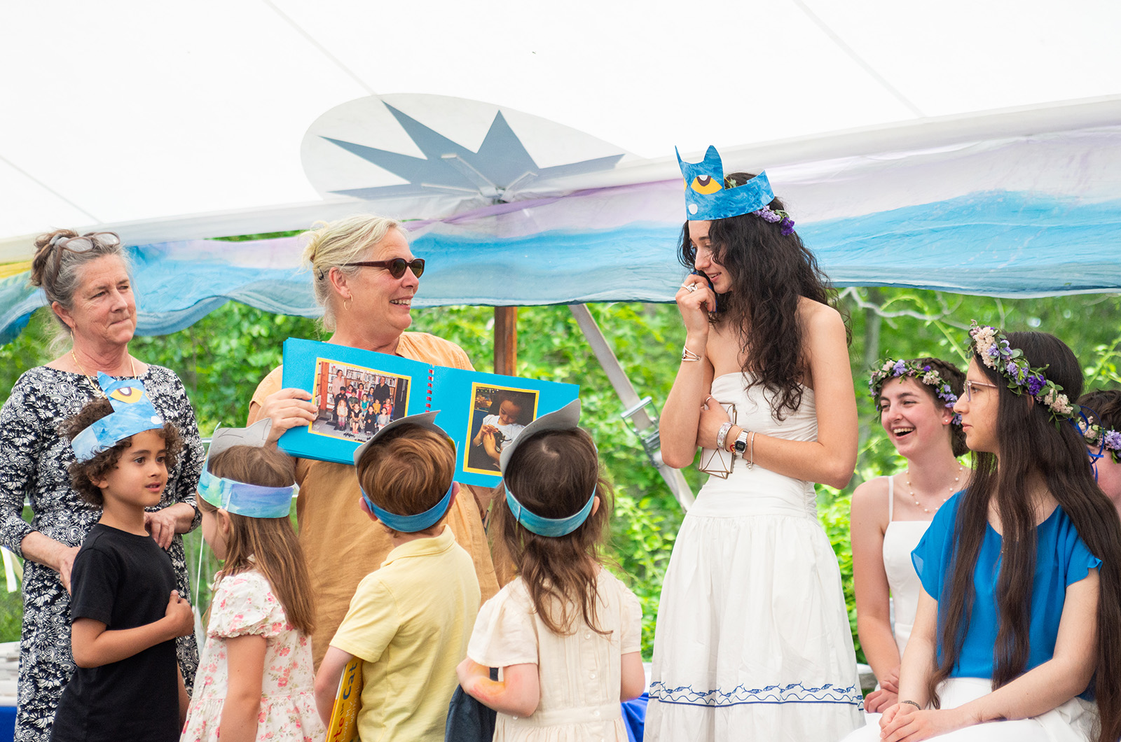 Nicole Capece receives a gift from the kindergarteners.
