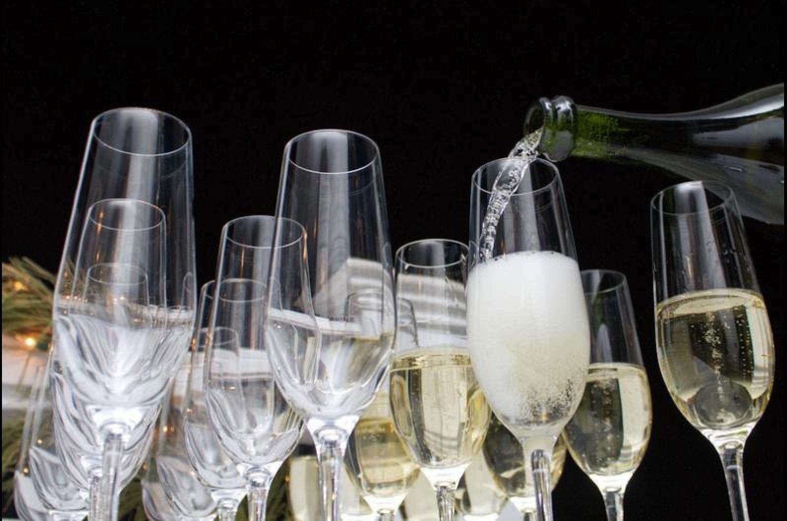 The Science of Champagne Glasses
