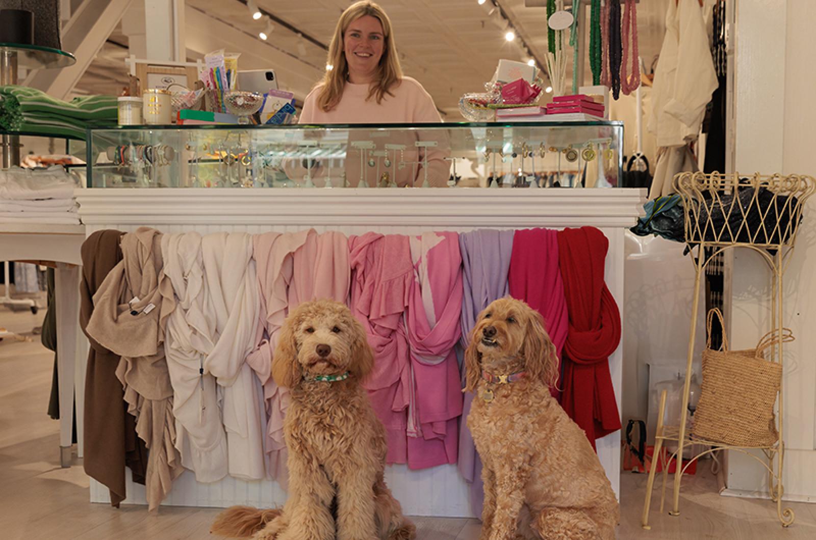 The Vineyard Gazette Martha s Vineyard News Vineyard Shop Dogs Nell s Dynamic Duo