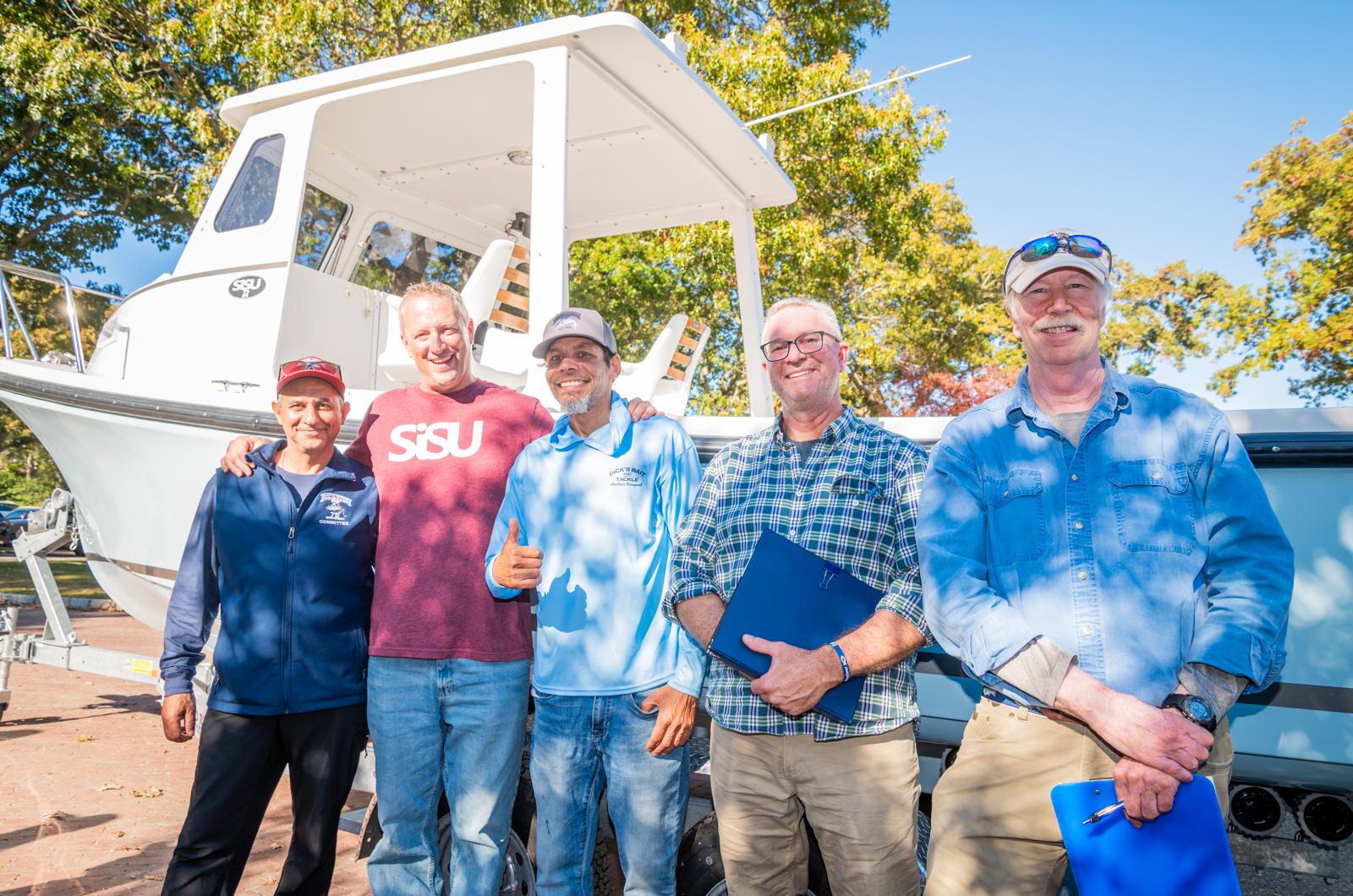[l-r] Joe El-Deiry, Greg Hopkins (Eastern Boats), Carmelo Torres (winner), John Custer, Chris Scott.