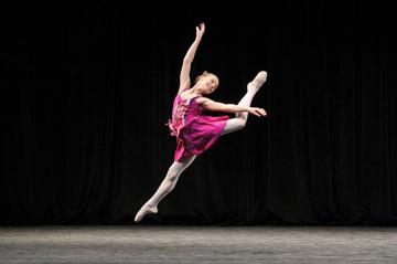 Sarah Pertile, dancing