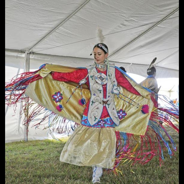 Hoover Elizabeth Native American dancer costume