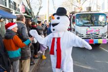 Frosty shakes hands and gives high-fives.