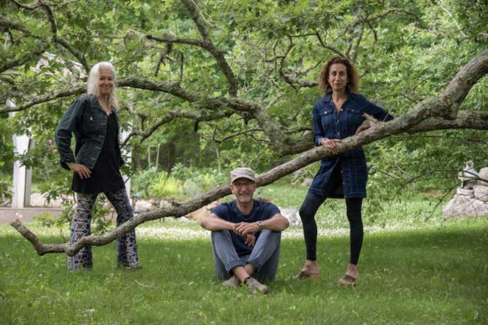 Kate Davis, David Heilbroner and Tamara Weiss collaborated on documentary Into the Gig.