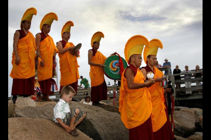 tibetan monks, sand, mandala