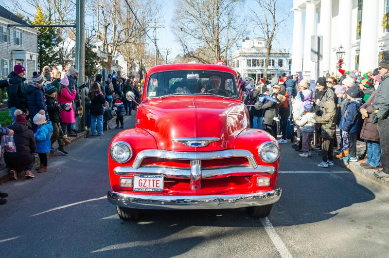 The red Vineyard Gazette truck makes its biannual parade appearance.