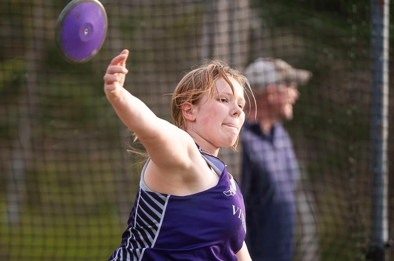 Some serious concentration for the discus throw.