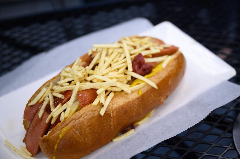 The cachorro-quente is Brazilian street food classic.