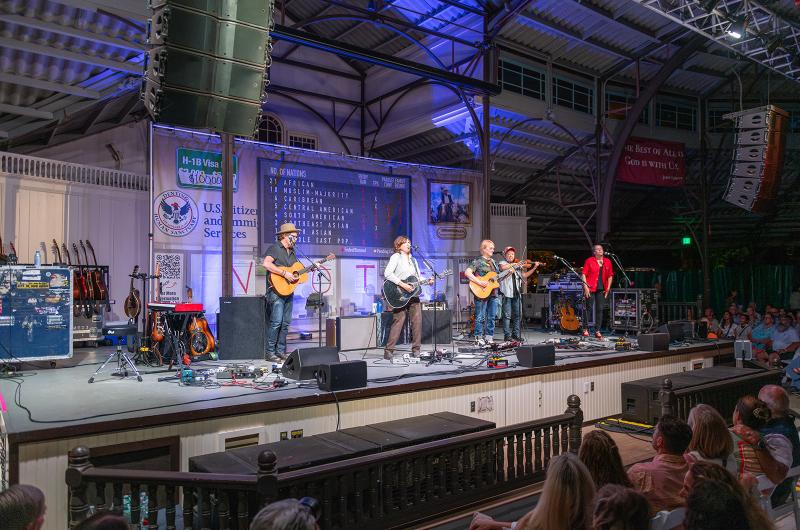 Indigo Girls are a rock music duo, consisting of Amy Ray and Emily Saliers. 
